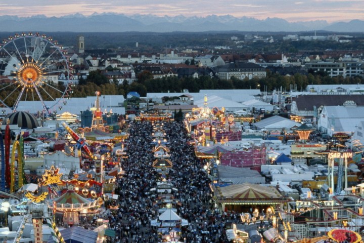 Germany, Bavaria, Munich, Oktoberfest, funfair at dusk