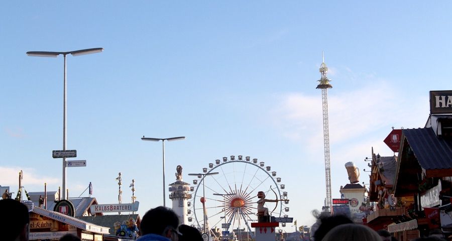 Die-Theresienwiese-der-größte-Platz-in-München